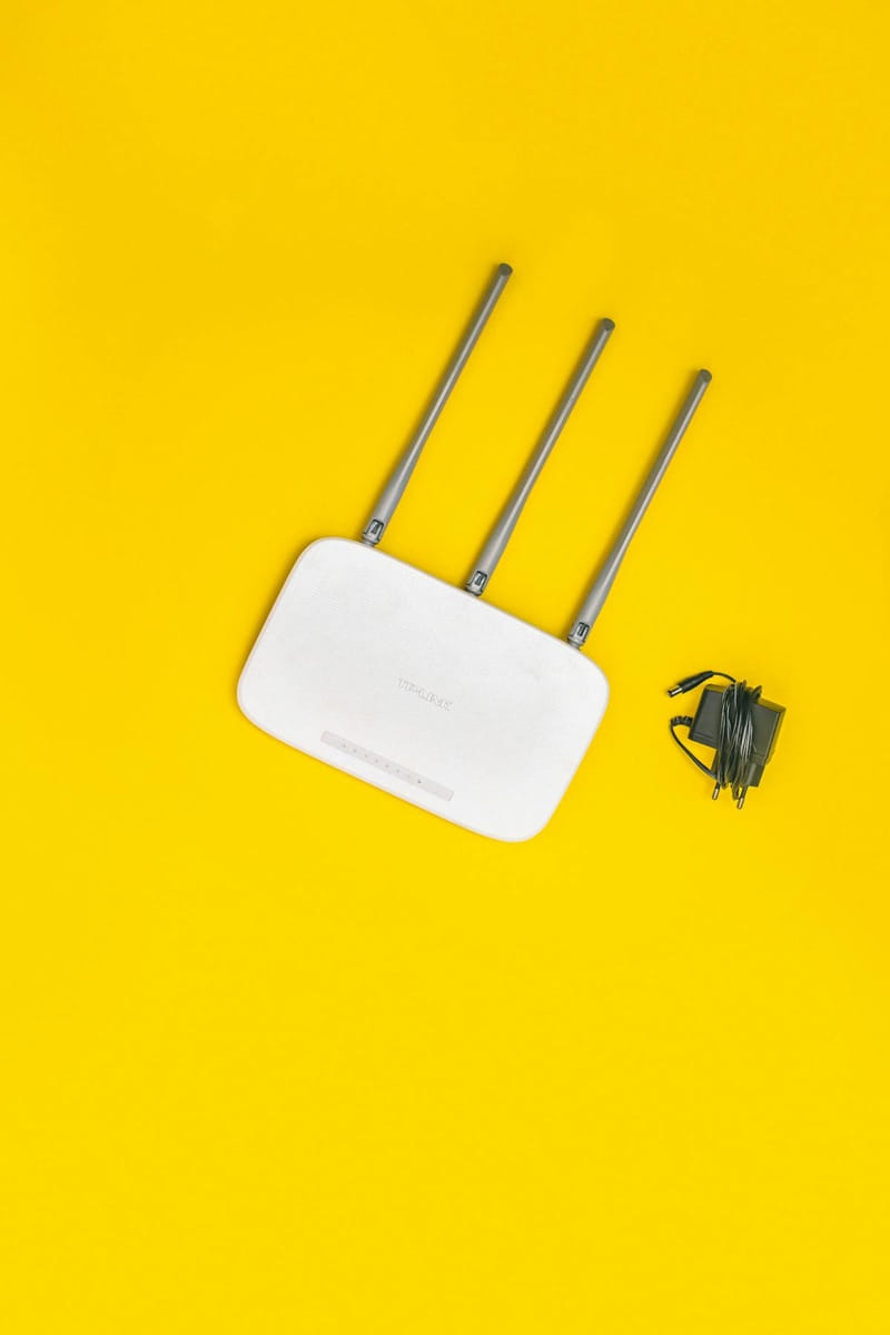 WLAN-Frust im Altbau? Warum das Internet in Bornheim und im Nordend oft streikt – und wie ich helfe